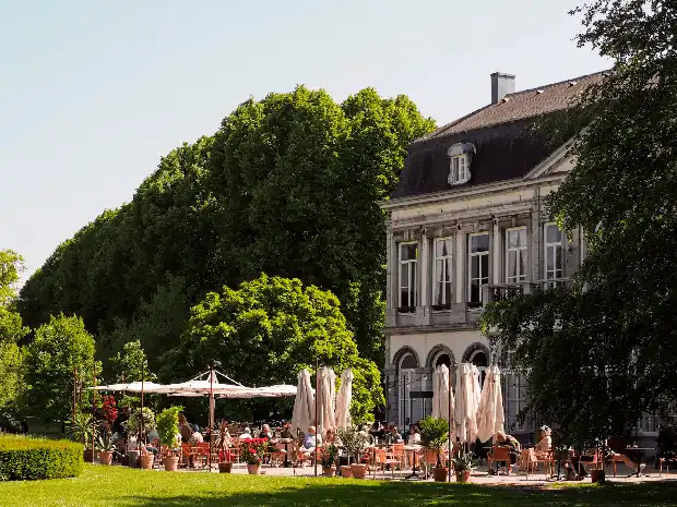 Kasteel Vaeshartelt with terrace and trees