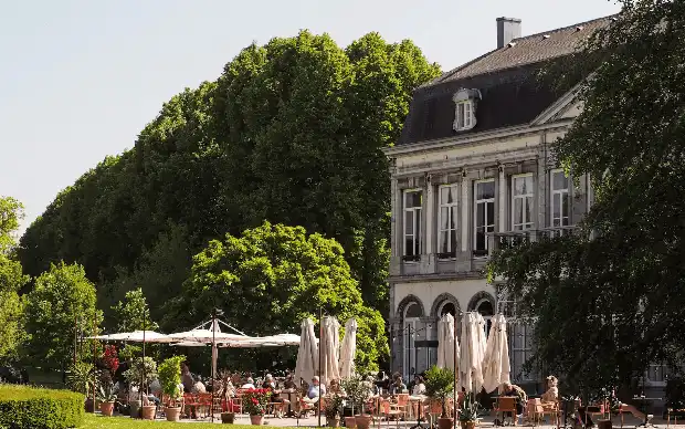 Kasteel Vaeshartelt with terrace and trees